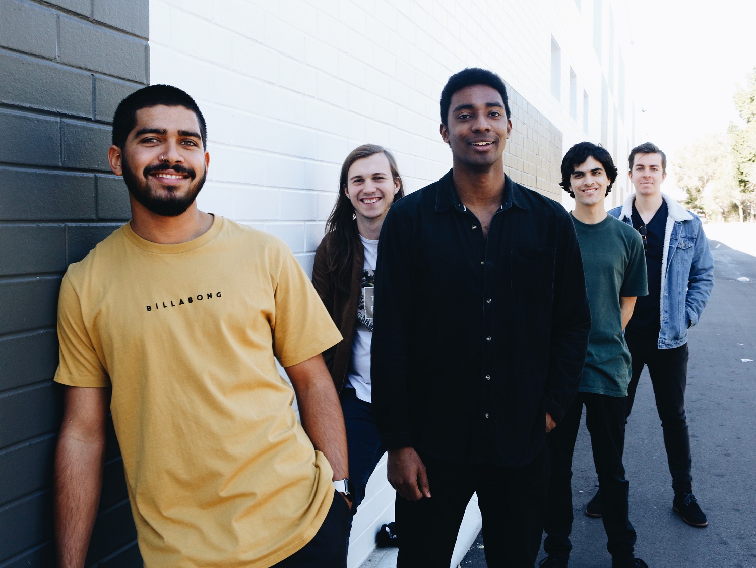 Image for the course: Sunday Music: Young Robin + Fraeya