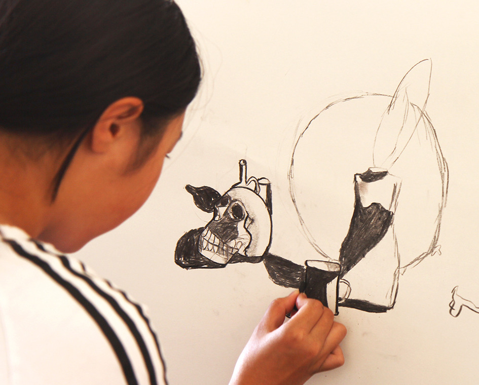 Still Life Drawing – Experimenting with Pencil & Charcoal For Younger Kids